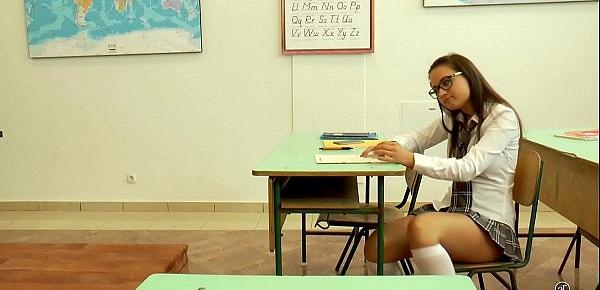  Seducing my mature teacher in detention (short version)